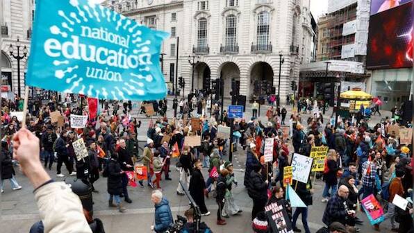 British teachers reject government’s pay offer, announce series of disruptive strikes