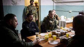 Putin, Zelenskyy aim to fortify soldiers' determination, visit troops in several regions