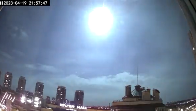 #WATCH: As Kyiv sky lights up, US says meteor, not UFO, not falling NASA satellite #WATCH: As Kyiv sky lights up, US says meteor, not UFO, not falling NASA satellite