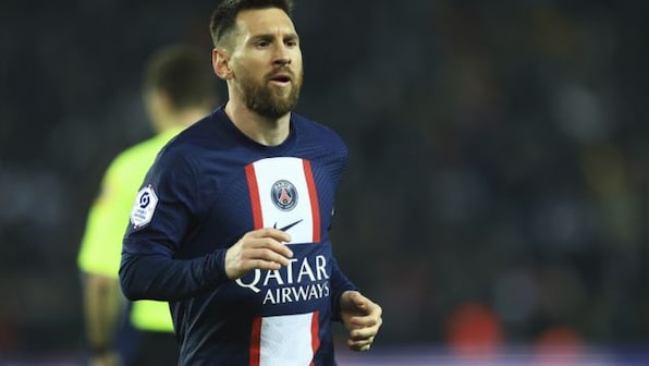 Barcelona fans chant Lionel Messi's name amid PSG exit talk