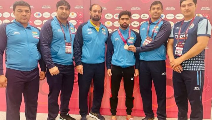 India win three medals at Asian Wrestling Championships