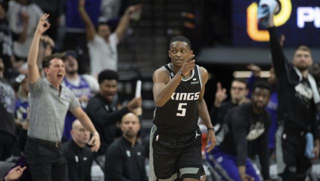 NBA: Sacramento Kings guard De'Aaron Fox named Clutch Player of the Year NBA: Sacramento Kings guard De'Aaron Fox named Clutch Player of the Year