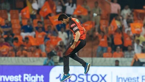 Watch: Sundar removes Warner, Sarfaraz and Aman in one over during SRH-DC clash in Hyderabad