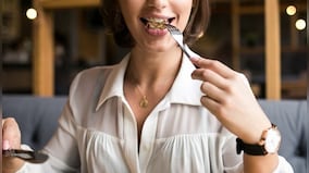Are crickets healthy food? Why does a Canadian mother feed them to her 18-month-old baby?