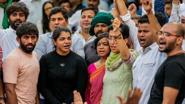 Wrestler's protest: Delhi Police has cut power supply at Jantar Mantar, alleges Bajrang Punia