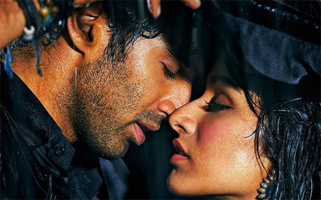 'Aashiqui 2' turns 10: Revisiting moments when fans and paparazzi addressed Shraddha Kapoor as Aarohi 'Aashiqui 2' turns 10: Revisiting moments when fans and paparazzi addressed Shraddha Kapoor as Aarohi