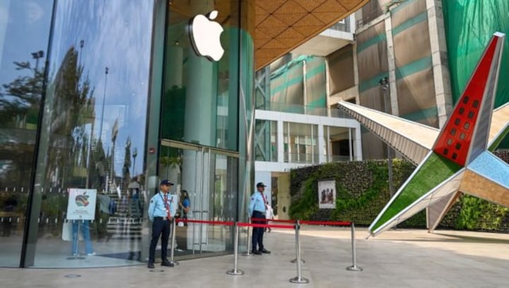 The Big Apple is here! No, we aren't talking about New York, but Apple's first store in India