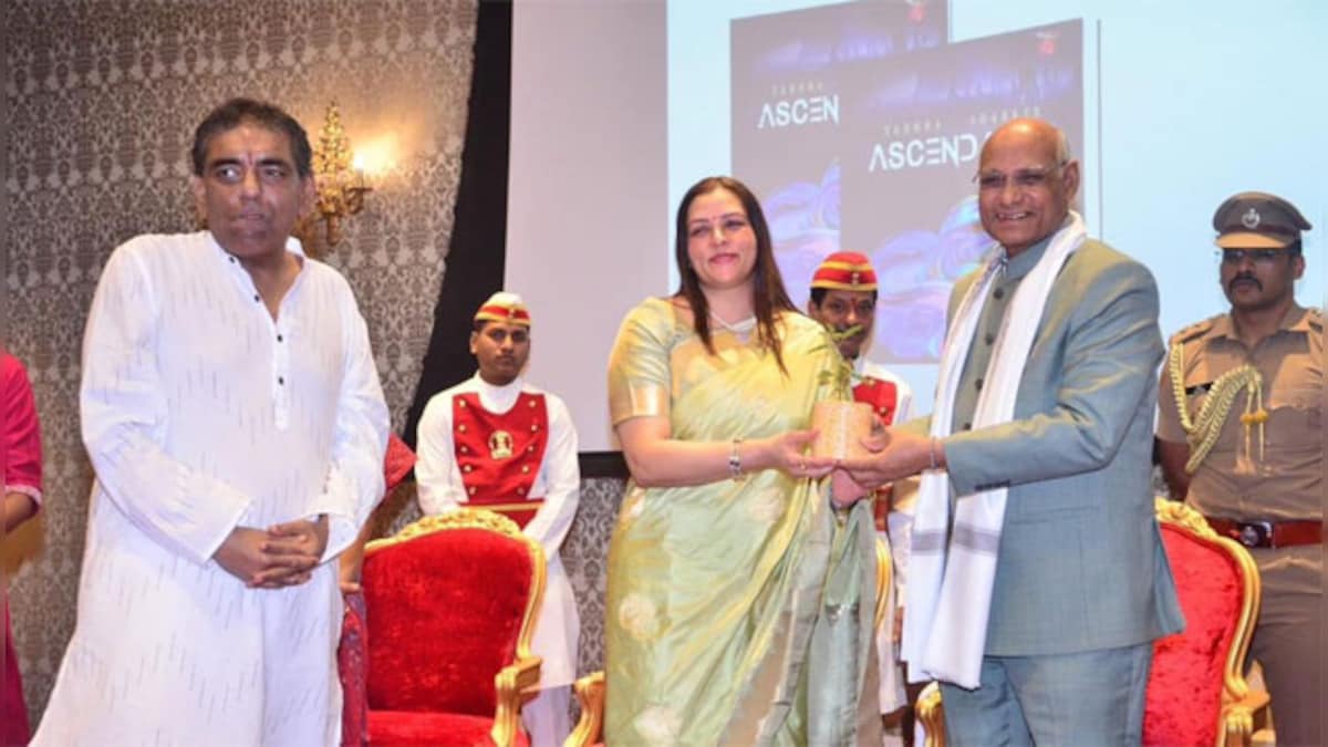 Ms Nidarshana Gowani gifts Tulsi sapling to the Governor of Maharashtra at an event on Earth Day