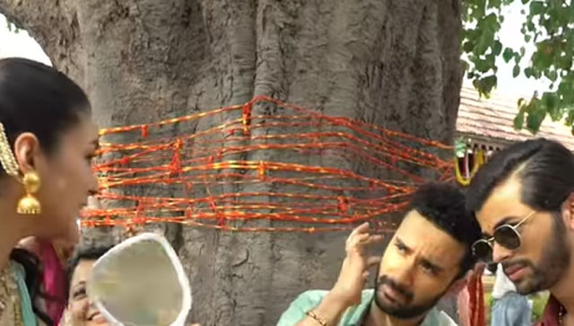 Shehnaaz Gill stumps Raghav, Siddharth saves the day for the actor in this BTS video from Kisi Ka Bhai Kisi Ki Jaan Shehnaaz Gill stumps Raghav, Siddharth saves the day for the actor in this BTS video from Kisi Ka Bhai Kisi Ki Jaan