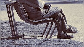 Sit Properly: Why you must avoid sitting crossed-legged