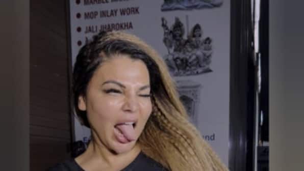 Watch: Rakhi Sawant goofs around with the paparazzi, says 'I'm a shape-shifting Naagin'