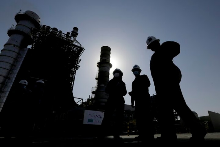 Saudi Arabia to cut oil production by 500,000 barrels per day until the end of 2023