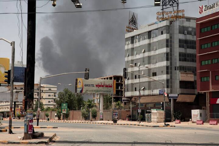 Sudan: Over 185 killed as fighting between army & RSF paramilitary continues, says UN envoy