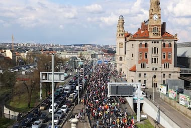Thousands of Czechs turn out for anti-government protest