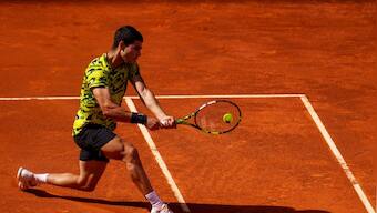 Madrid Open: Carlos Alcaraz reaches semi-finals in final match as teenager; Iga Swiatek eases through