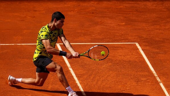 Madrid Open: Carlos Alcaraz reaches semi-finals in final match as teenager; Iga Swiatek eases through