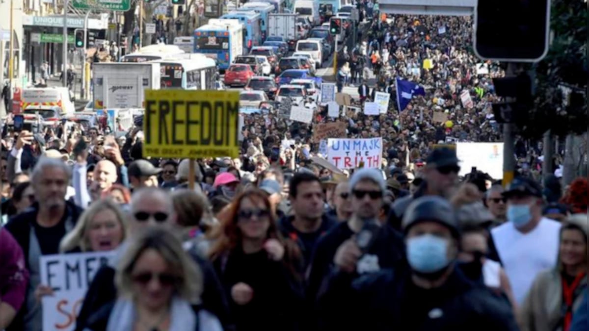 Australia: Thousands protest against proposed submarine base