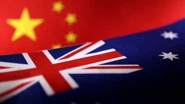Australia's trade minister seeks to end trade curbs on China visit