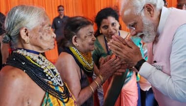 Karnataka polls: PM Modi meets Padma awardees Tulsi Gowda, Sukri Bommagowda, seek their blessings
