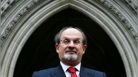 Salman Rushdie attends PEN America gala, first in-person appearance since stabbing