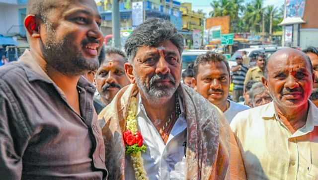 WATCH: Cong's DK Shivakumar gets emotional, says 'delivered' Karnataka to Sonia, Rahul Gandhi fold WATCH: Cong's DK Shivakumar gets emotional, says 'delivered' Karnataka to Sonia, Rahul Gandhi fold