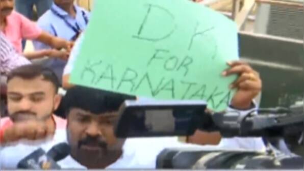 Karnataka CM Race: Congress unable to untangle the conundrum as DKS, Siddaramaiah supporters pressure party; WATCH