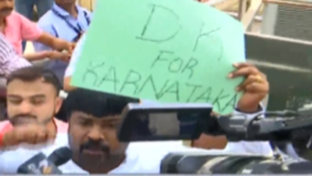 Karnataka CM Race: Congress unable to untangle the conundrum as DKS, Siddaramaiah supporters pressure party; WATCH Karnataka CM Race: Congress unable to untangle the conundrum as DKS, Siddaramaiah supporters pressure party; WATCH