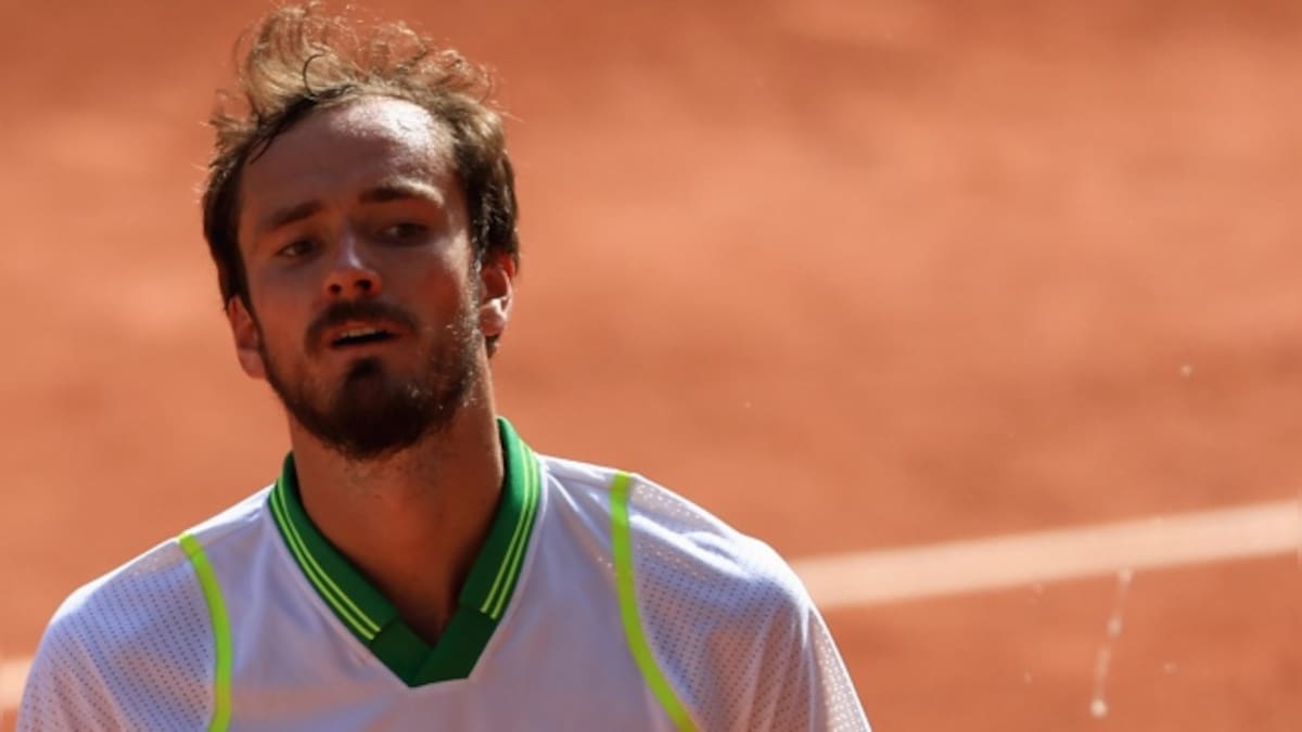 Halle Open: Daniil Medvedev beaten in quarterfinals as Sinner retires with a muscle injury