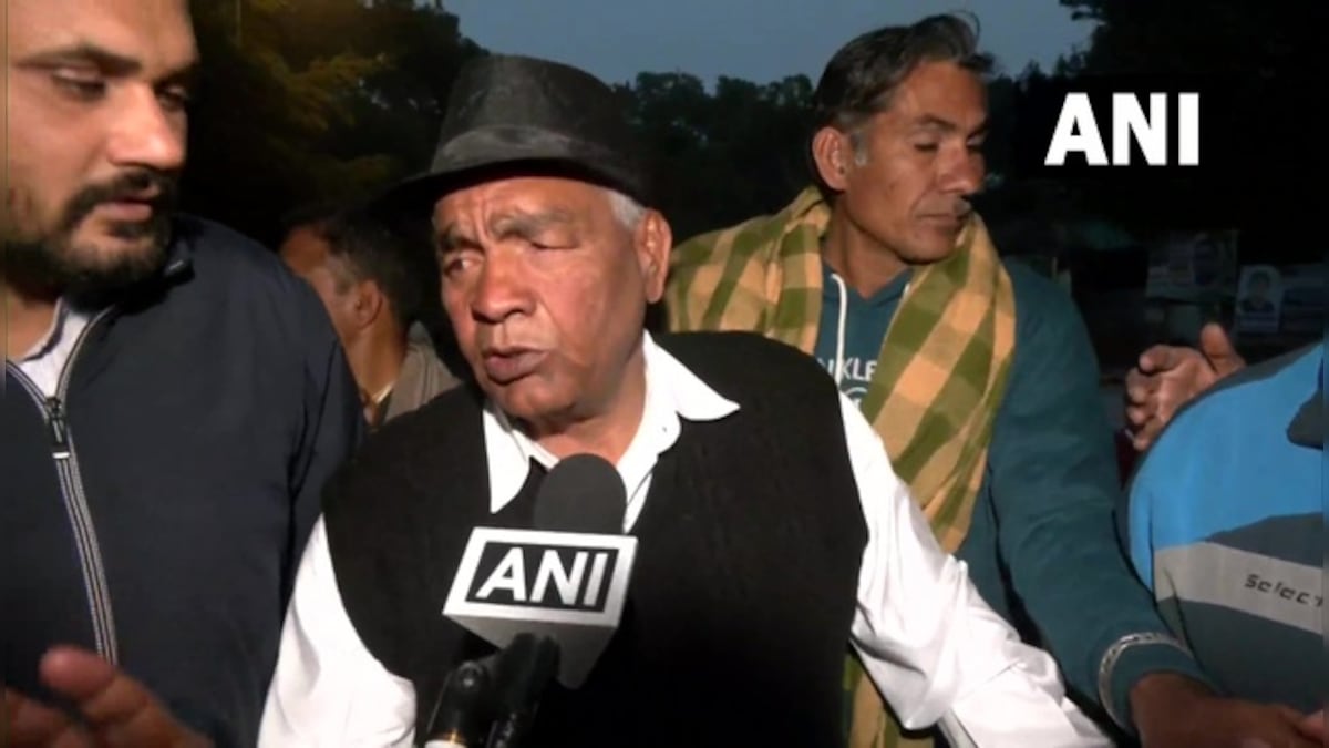 Wrestlers’ protest: Renowned coach Mahavir Phogat threatens to return medals