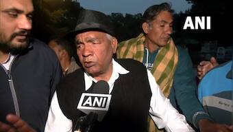 Wrestlers’ protest: Renowned coach Mahavir Phogat threatens to return medals