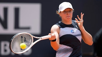 Italian Open: Iga Swiatek sweeps Anastasia Pavlyuchenkova aside in straight sets; Jannik Sinner advances to third round