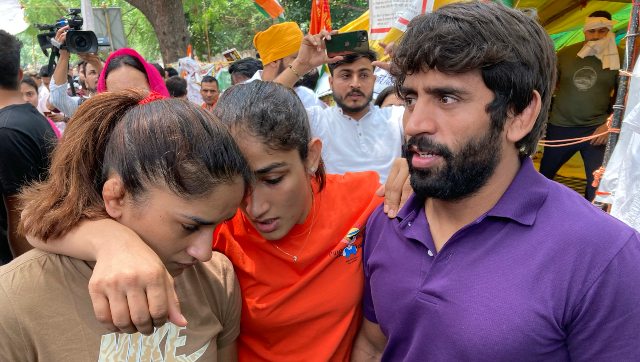 Wrestlers' Protest: Bajrang, Sakshee and Vinesh to immerse medals in Ganga, sit on fast unto death Wrestlers' Protest: Bajrang, Sakshee and Vinesh to immerse medals in Ganga, sit on fast unto death
