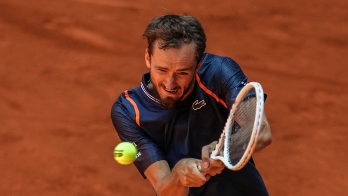 Halle open: Daniil Medvedev beats Laslo Djere in 3 sets to reach quarterfinals, Jarry upsets Tsitsipas