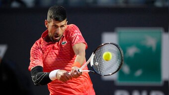 Italian Open: Djokovic reaches last 16 after defeating Dimitrov; red-hot Swiatek thrashes Tsurenko