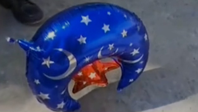 Suspicious multicoloured moon-shaped Pakistani balloon spotted near Indian border in J&K's Samba Suspicious multicoloured moon-shaped Pakistani balloon spotted near Indian border in J&K's Samba