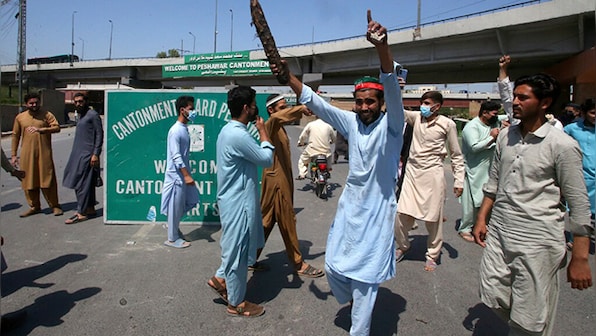 One of world’s best allrounders, Imran Khan couldn’t get the timing right in taking on the mighty Pakistan military