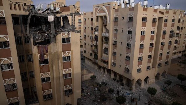 Despite cease-fire efforts, Palestinian militants fire rockets into Jerusalem, Israel warplanes strike targets in Gaza