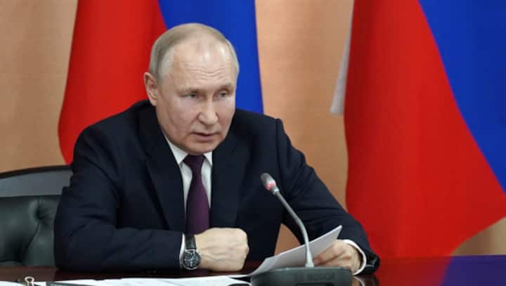 Russia expels five Swedish diplomats, says ties at "unprecedented low"