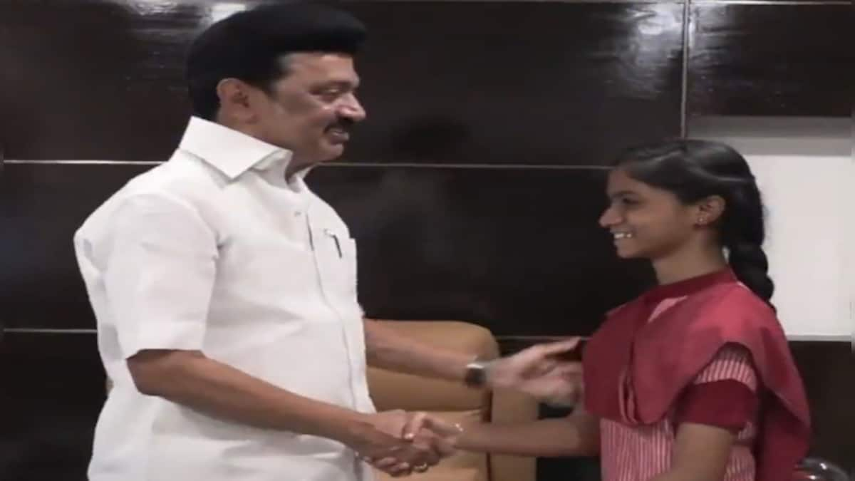 Carpenter's daughter scores 600/600 in Tamil Nadu Class 12 exams