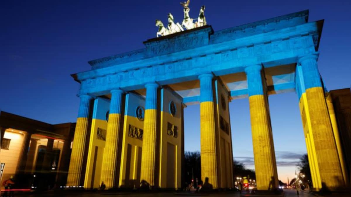 Germany lifts ban on hoisting Ukrainian flags near Soviet memorial