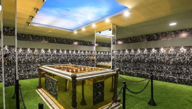 Pele's gilded, turf-lined tomb opens to public in Brazil Pele's gilded, turf-lined tomb opens to public in Brazil