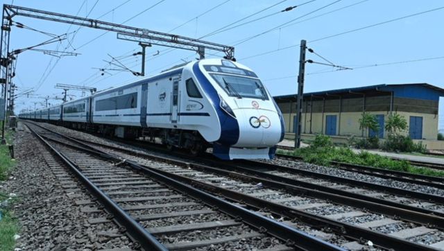 WATCH: PM Modi flags off Dehradun-Delhi Vande Bharat Express, Uttarakhand's first WATCH: PM Modi flags off Dehradun-Delhi Vande Bharat Express, Uttarakhand's first