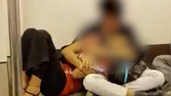 A train of kisses on Delhi metro amazes netizens, some say 'great CPR'