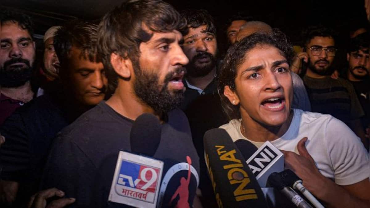 Wrestlers' protest: Scuffle breaks out between protesting wrestlers and ...