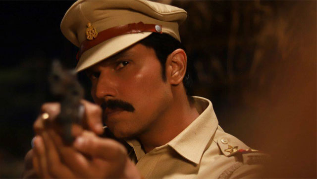 Inspector Avinash review (Episodes 1-3): Randeep Hooda swings between clichés and charisma Inspector Avinash review (Episodes 1-3): Randeep Hooda swings between clichés and charisma