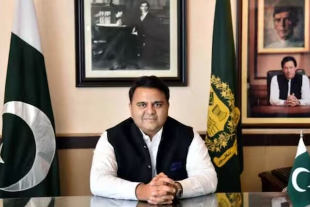 Pakistan: Imran Khan's close aide Fawad Chaudhry quits PTI amid government crackdown Pakistan: Imran Khan's close aide Fawad Chaudhry quits PTI amid government crackdown
