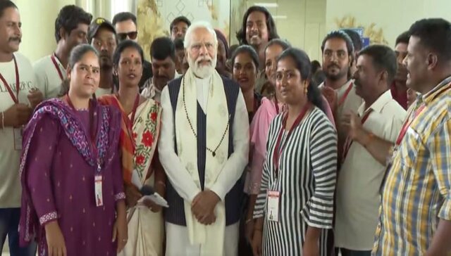 Karnataka: PM Modi interacts with members of Hakki Pikki tribe evacuated from Sudan; WATCH Karnataka: PM Modi interacts with members of Hakki Pikki tribe evacuated from Sudan; WATCH