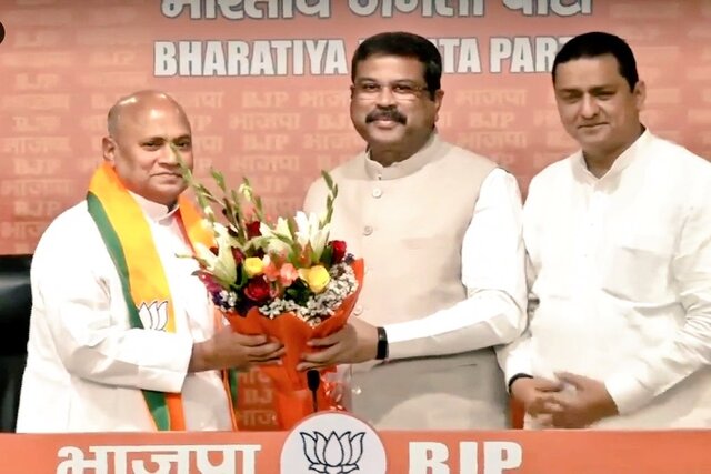 Former JD(U) president RCP Singh joins BJP, calls Nitish Kumar 'palti maar' Former JD(U) president RCP Singh joins BJP, calls Nitish Kumar 'palti maar'