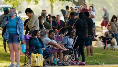 US weekly jobless claims rise to year-and-a-half high, layoffs unlikely 