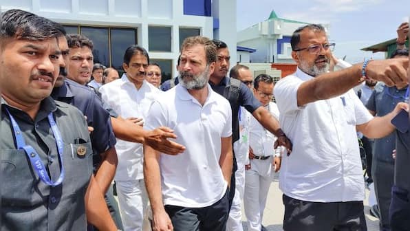 Rahul Gandhi's convoy stopped by cops at Bishnupur